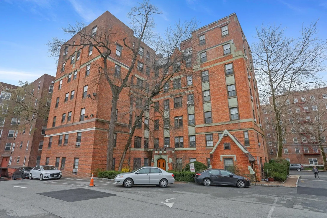 Photo of Unit 1D at 808 Bronx River