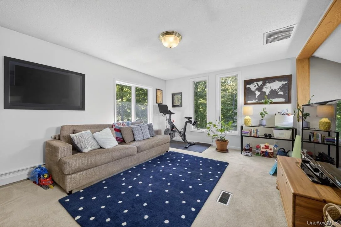 Photo of 305 Oak Lane