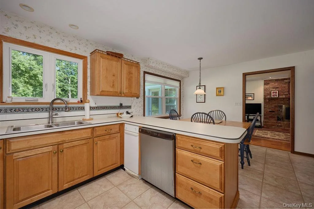 Photo of 10 Stoutenburgh Drive