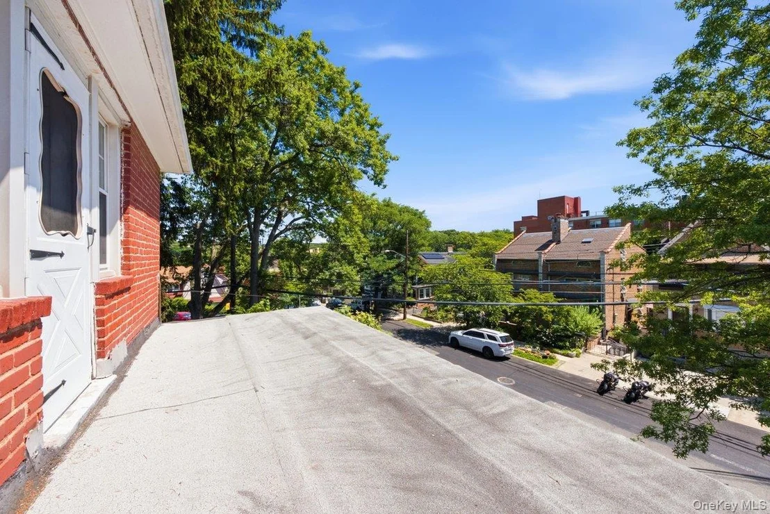 Photo of 5633 Post Road