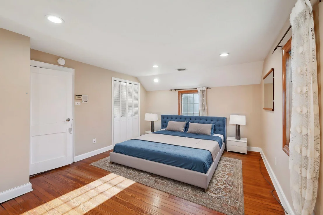 Photo of 1250 Harbor Road