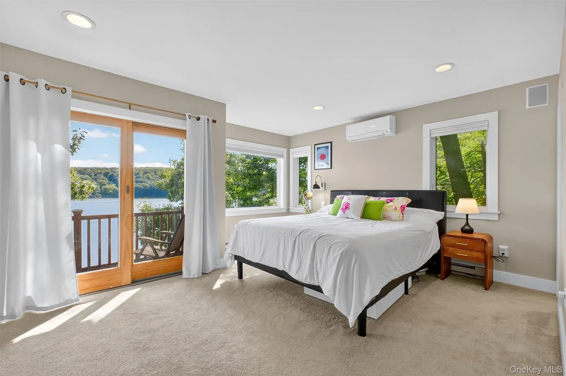 Photo of 60 LAKEVIEW DR