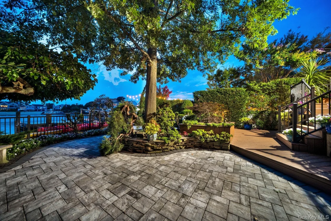 Photo of 2660 Riverside Drive