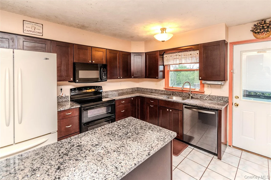 Photo of 6 Bates Circle