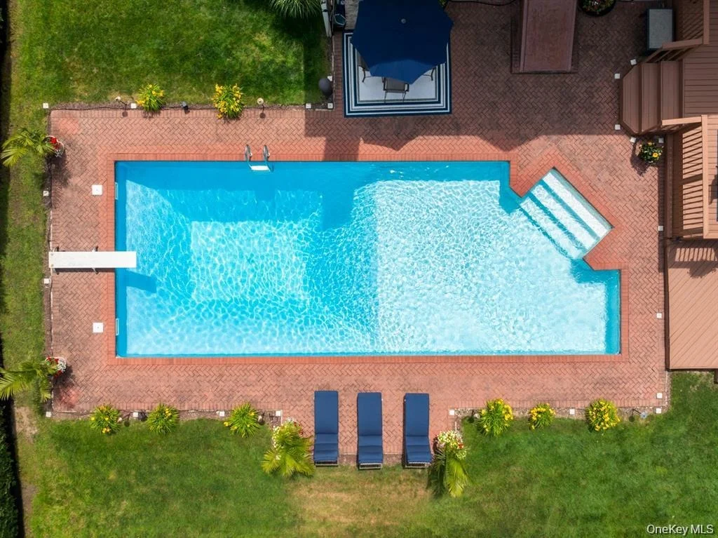 Photo of 15 Teal Crescent