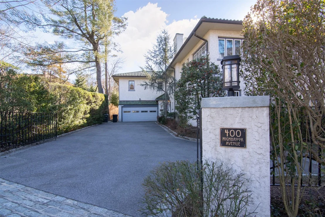 Photo of 400 Highbrook Avenue