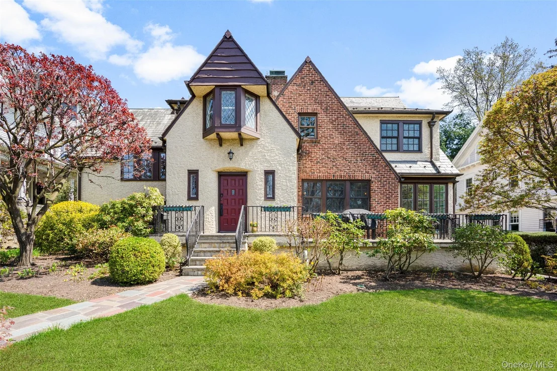 Photo of 210 Cliff Avenue