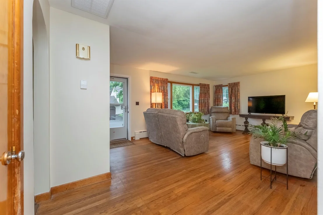Photo of 1076 Decker Street
