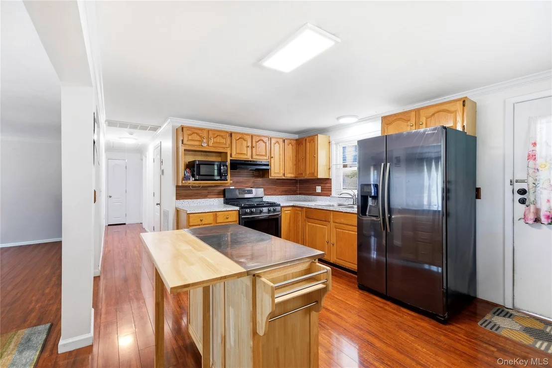 Photo of 211 Hampton Avenue