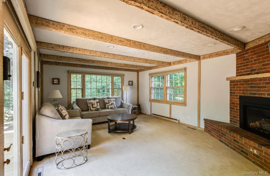 Photo of 44 Pleasant Ridge Drive