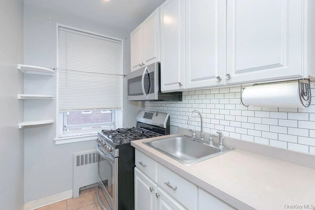 Photo of Unit 6G at 765 Bronx River Rd