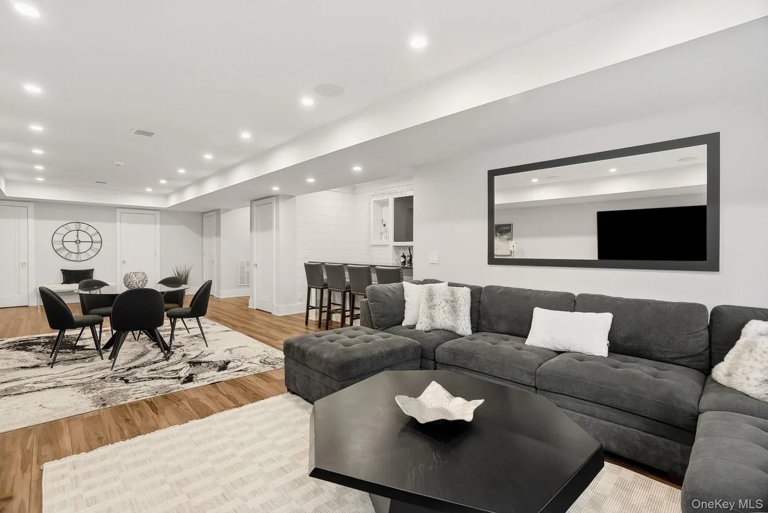 Photo of 9 Kirby Lane N