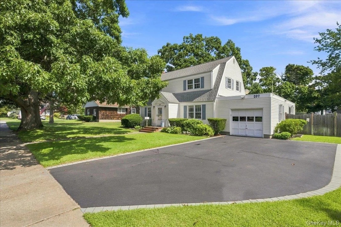 Photo of 297 Maple Avenue