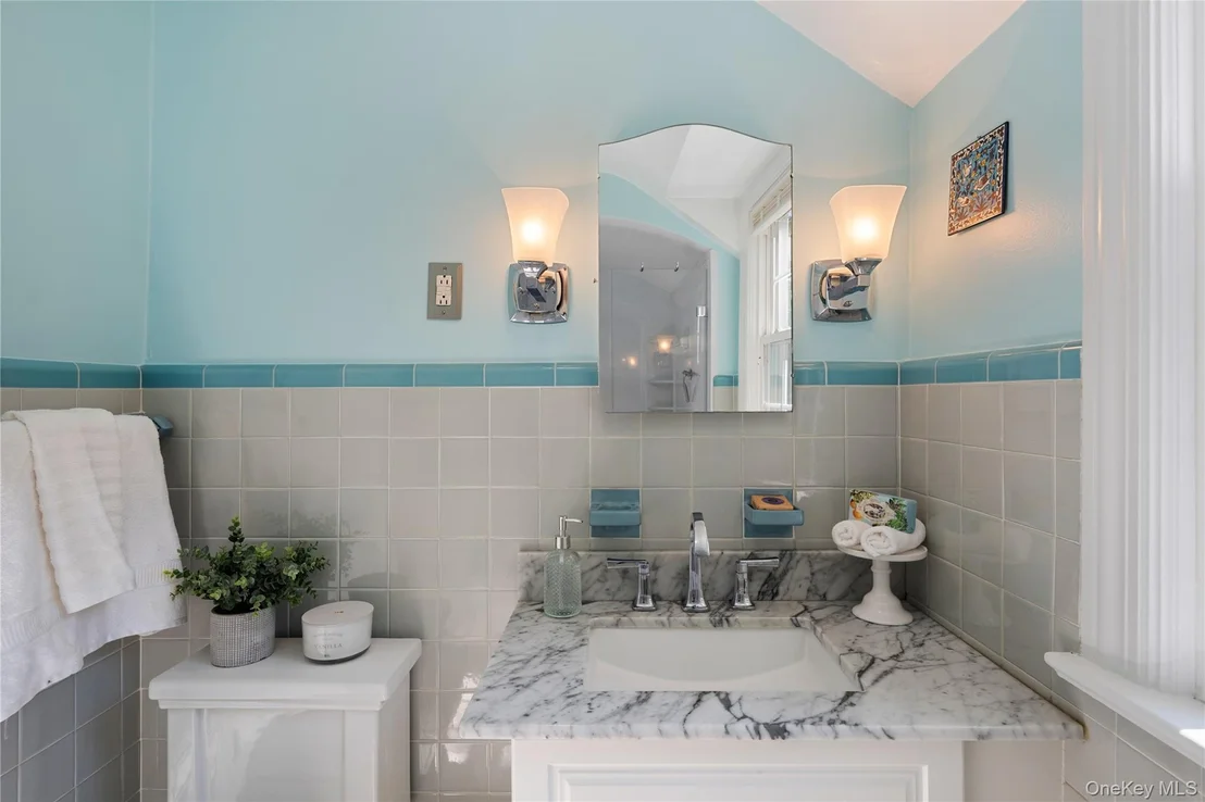 Photo of 611 Decatur Avenue