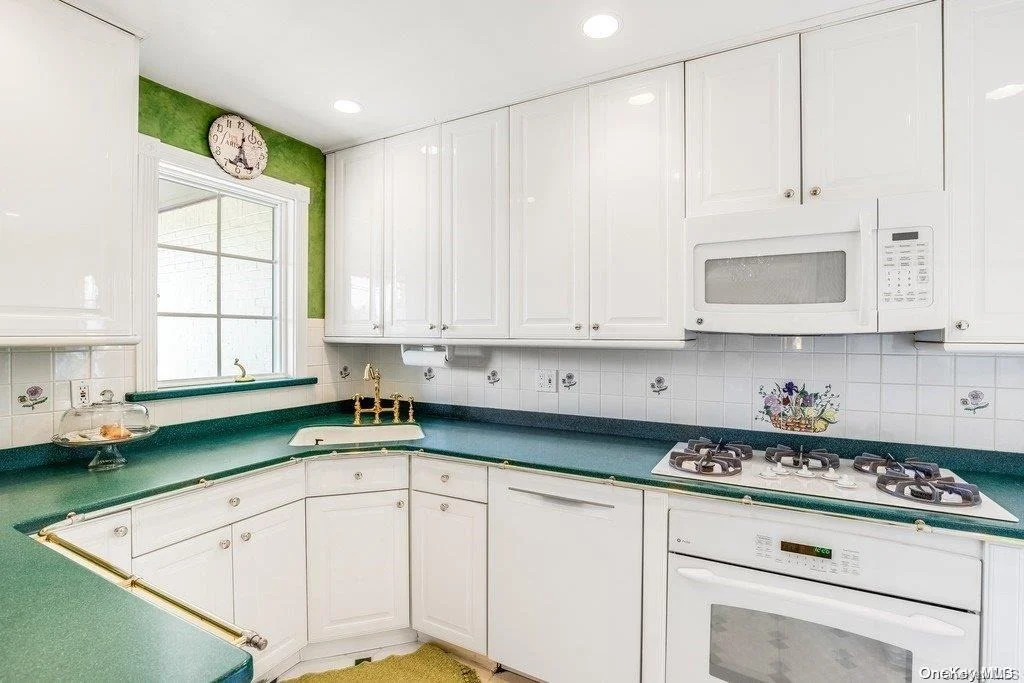 Photo of 15 Rowe Avenue