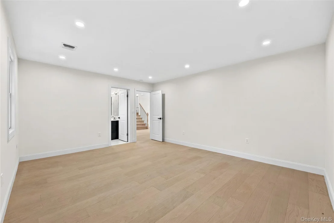 Photo of 2 CIRCLE Drive