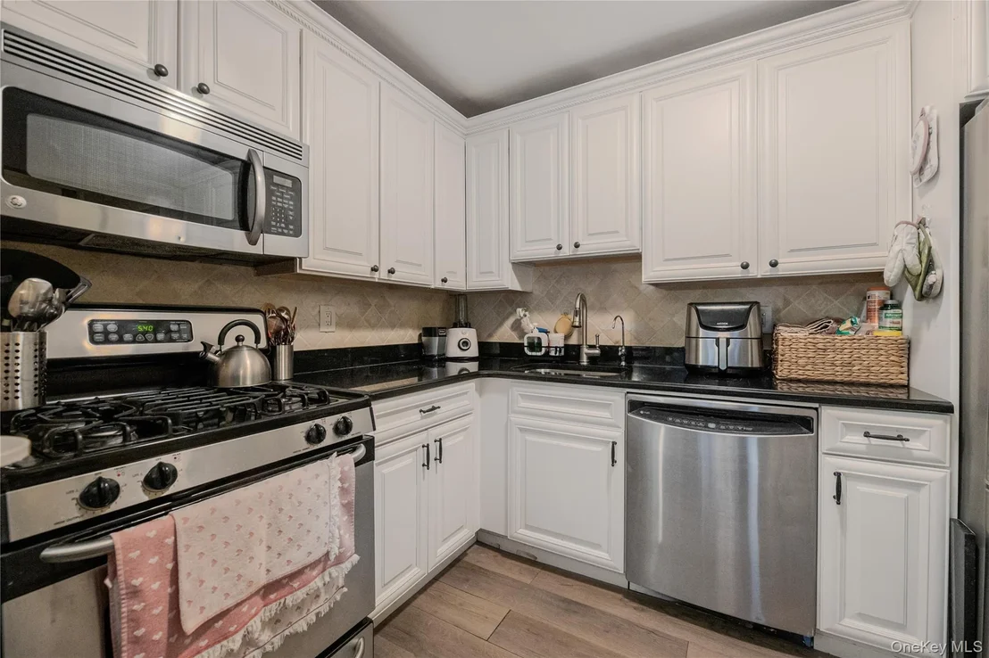 Photo of Unit 5A at 3220 Fairfield Avenue