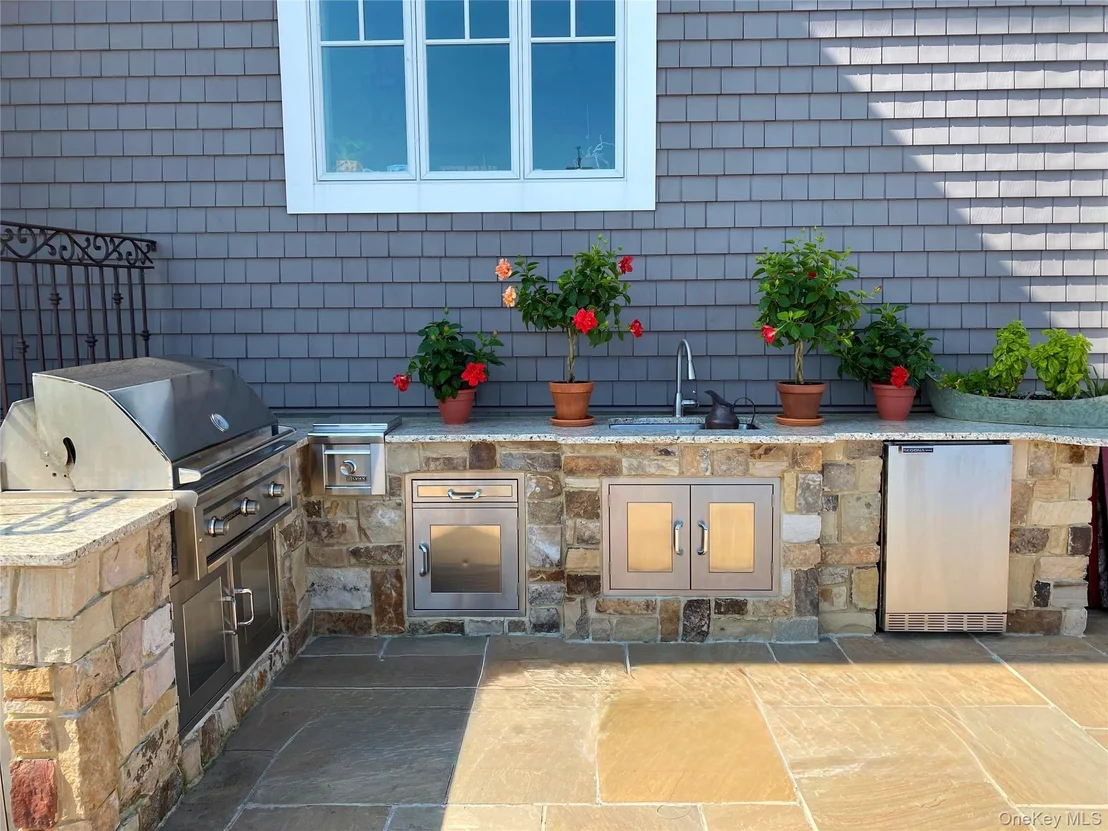 Photo of 141 Sequams Lane W