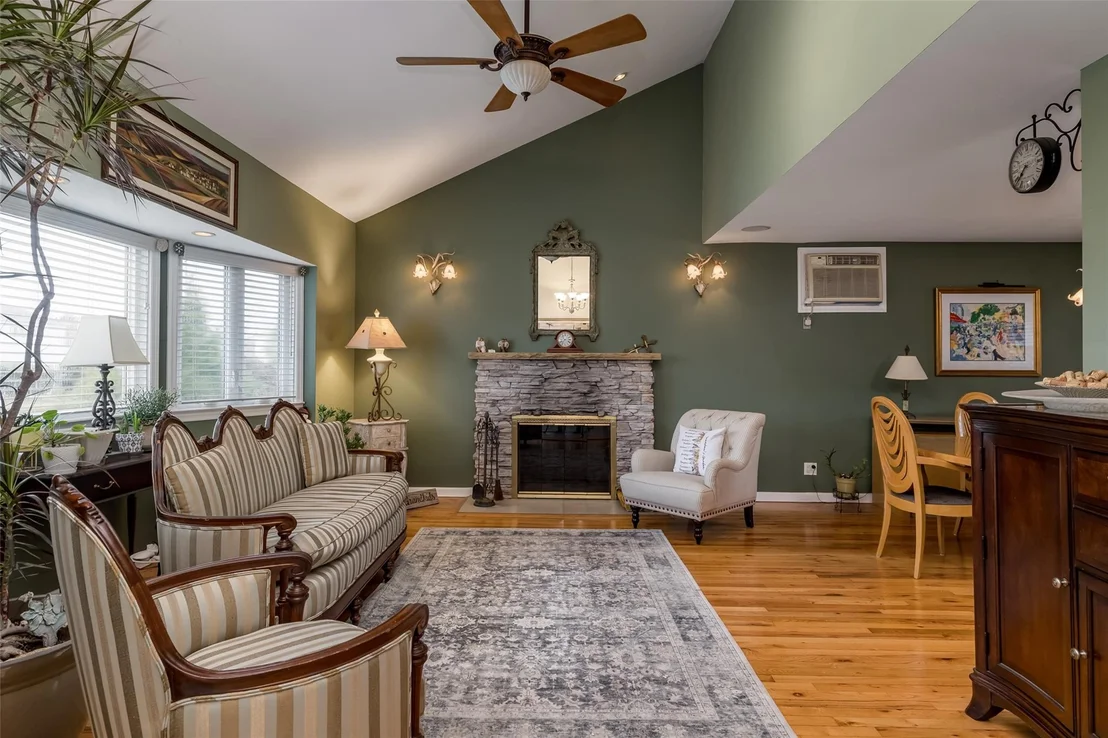 Photo of 196 Daniel Road N