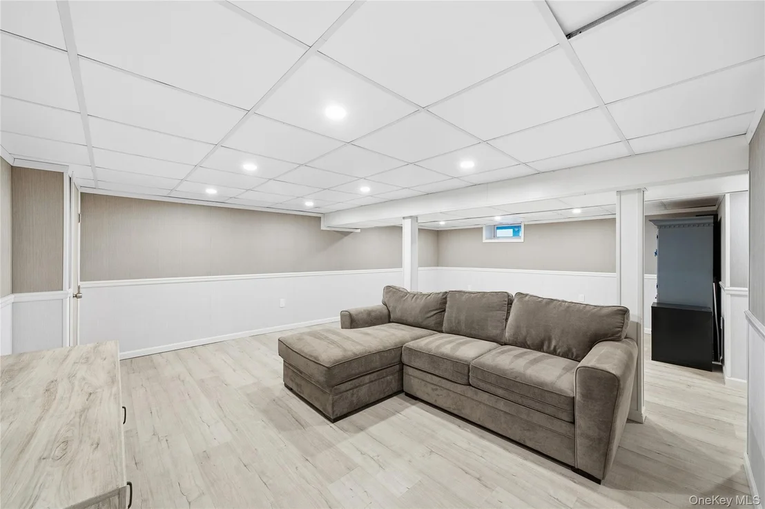 Photo of 32 Beachwood Drive