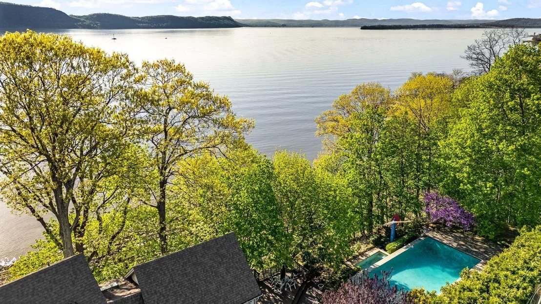 Photo of 444 River Road