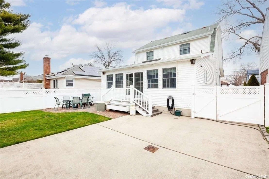 Photo of 46 Nassau Boulevard