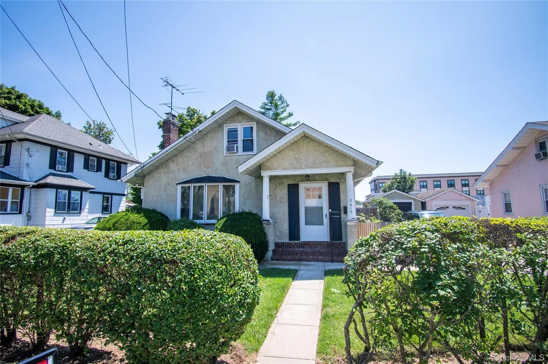 Photo of 2415 Gale Avenue