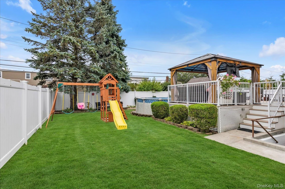 Photo of 865 Third Avenue