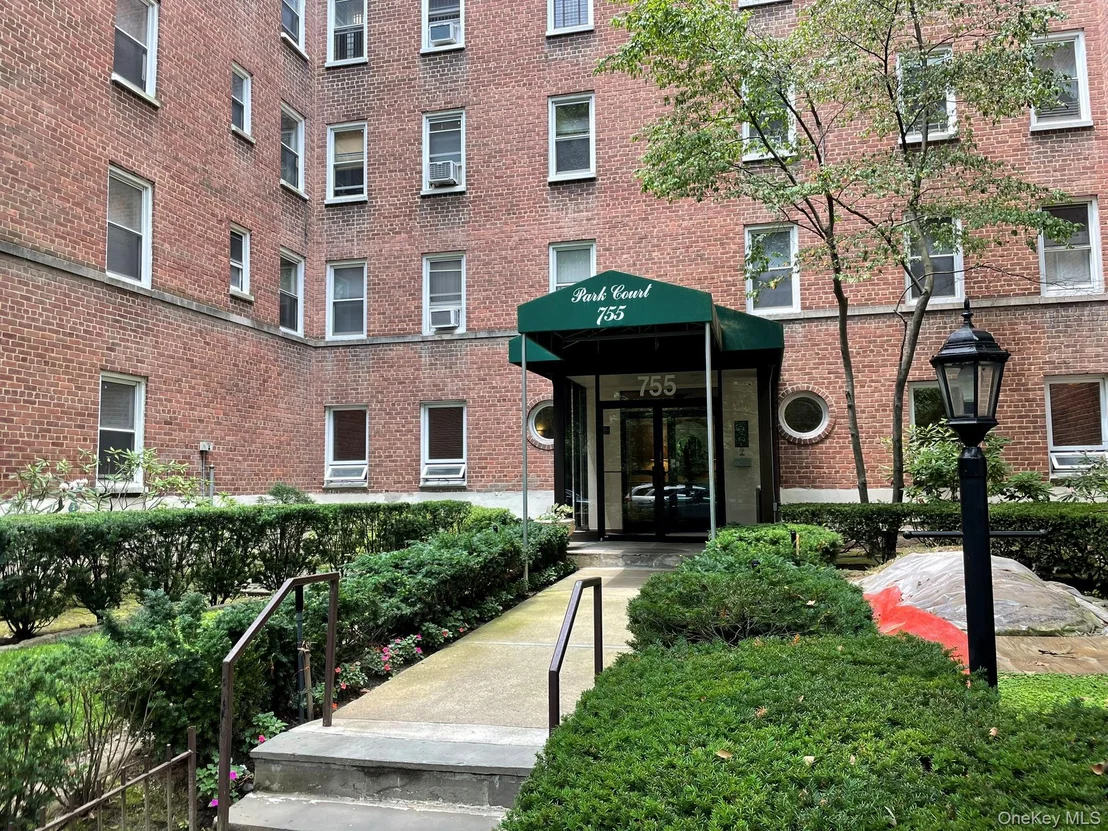 Photo of Unit 6C at 755 Bronx River Road