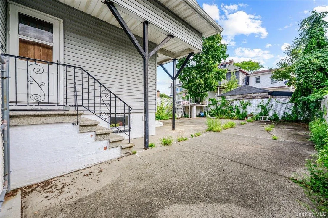 Photo of 950 Edison Avenue