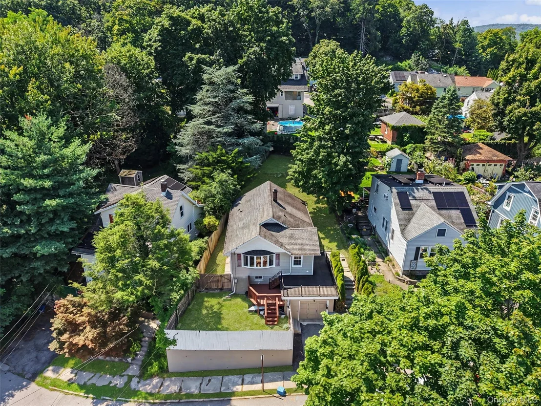 Photo of 684 Marion Avenue