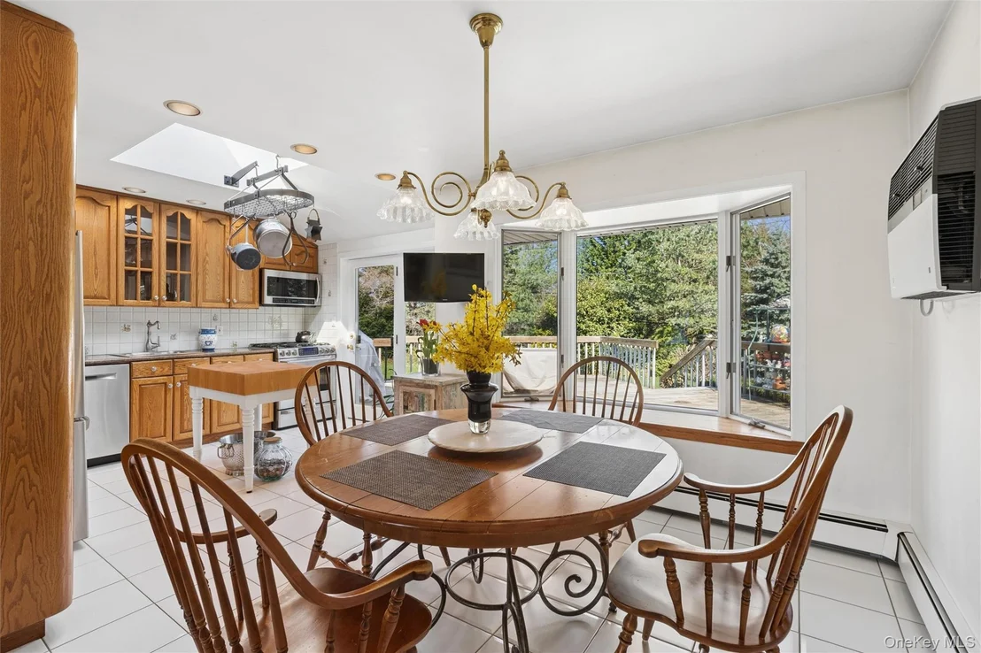 Photo of 48 Roxbury Drive
