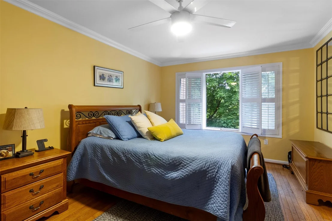 Photo of 8 Knoll View
