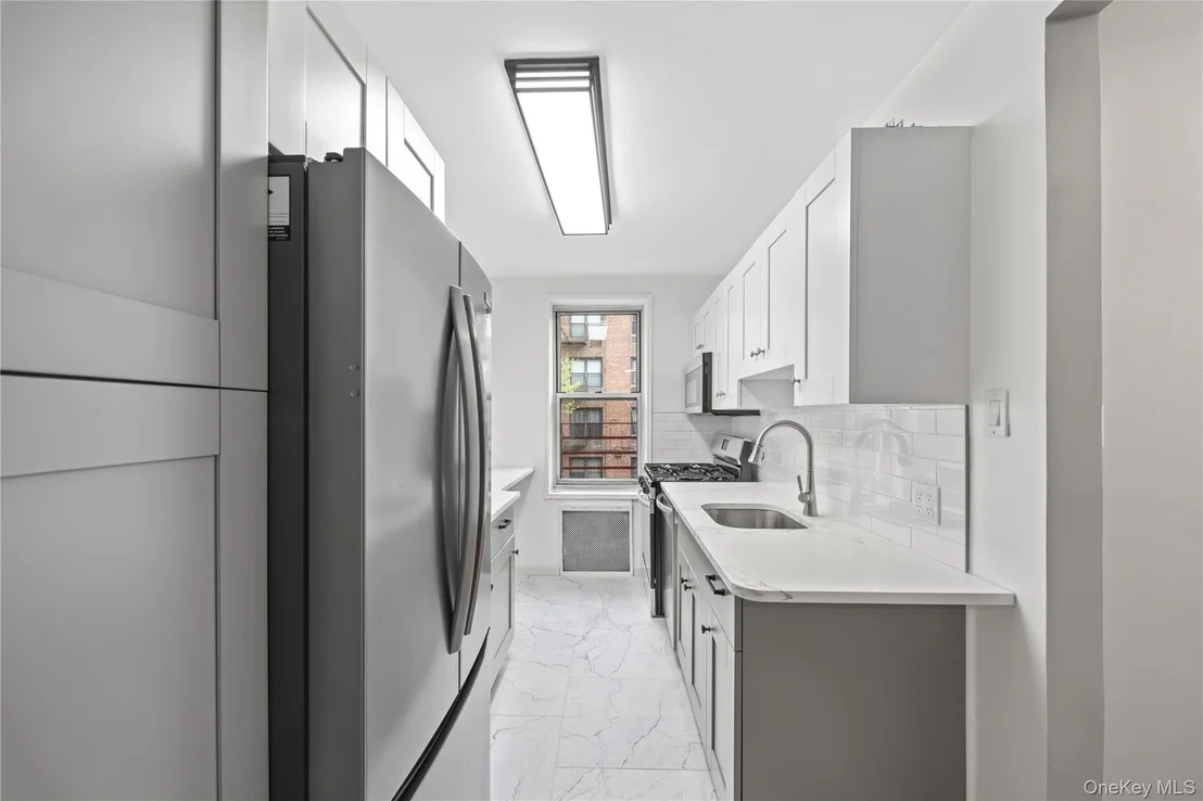 Photo of Unit 2A at 6535 Broadway