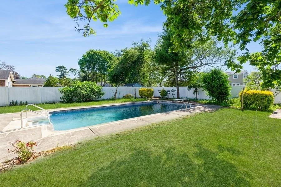 Photo of 118 Pine Neck Avenue