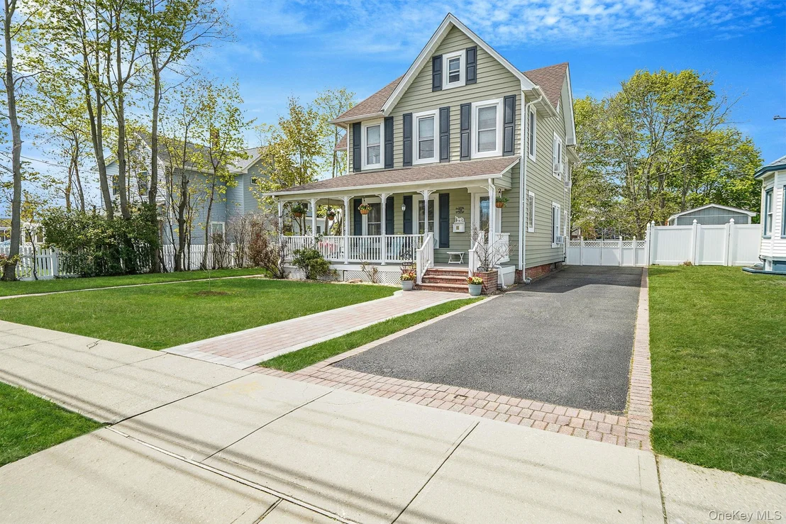 Photo of 74 Maple Avenue