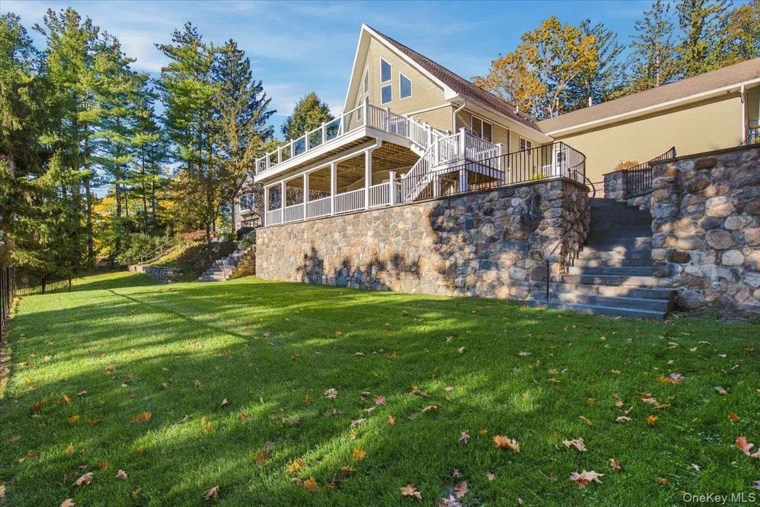 Photo of 20 Mansion Drive