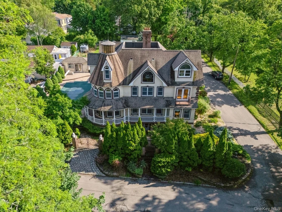 Photo of 80 Soundview Drive