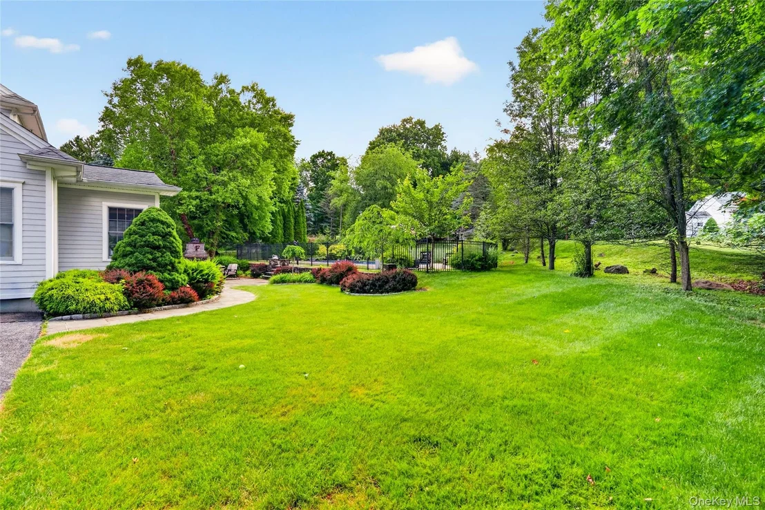 Photo of 12 Meadowview Lane