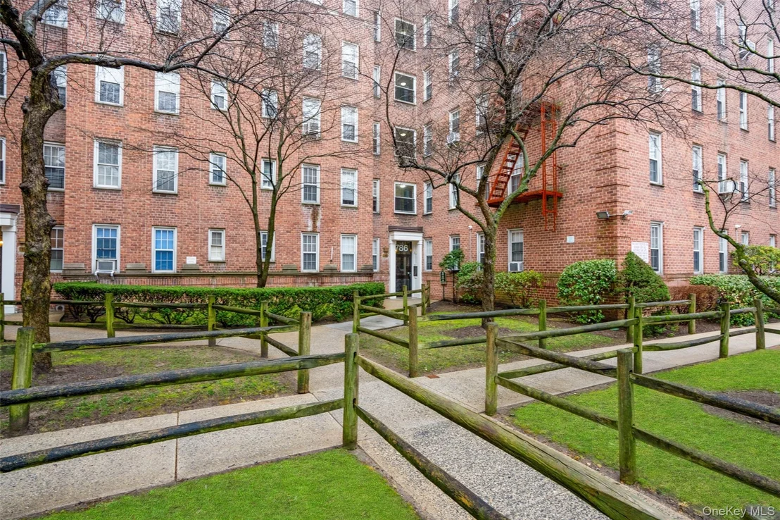 Photo of Unit B65 at 786 Bronx River Road