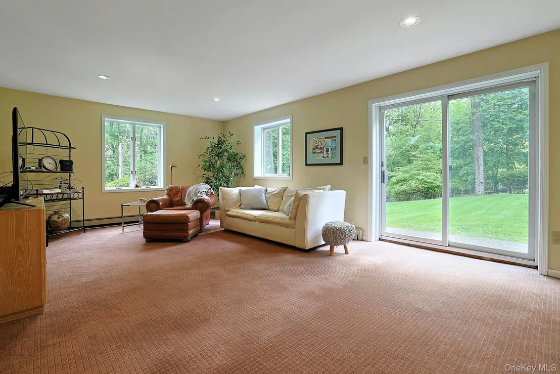 Photo of 77 Central Drive