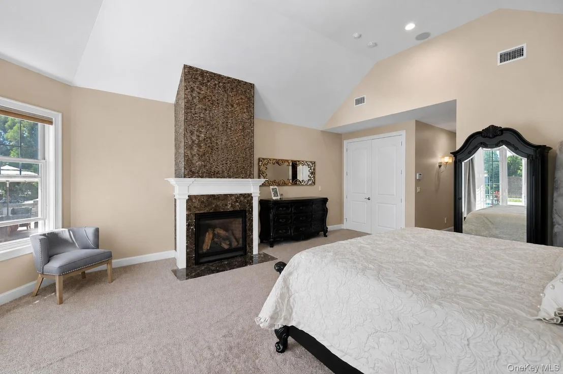 Photo of 65 W Bayberry Road
