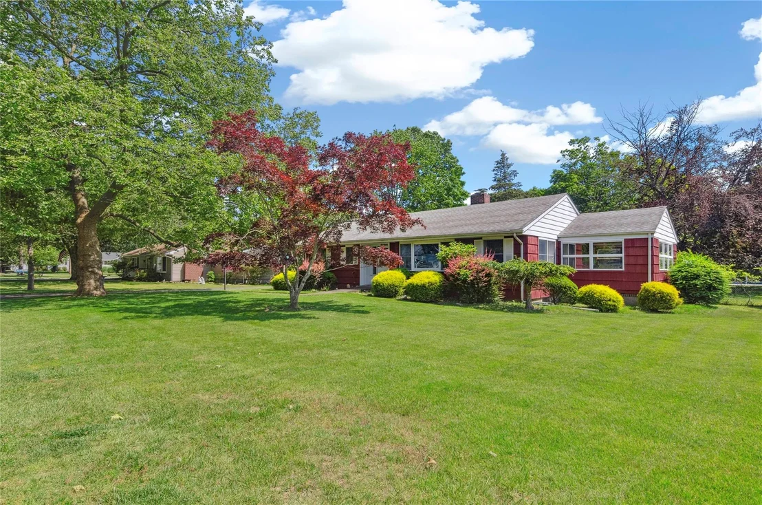Photo of 16 Colonial Drive