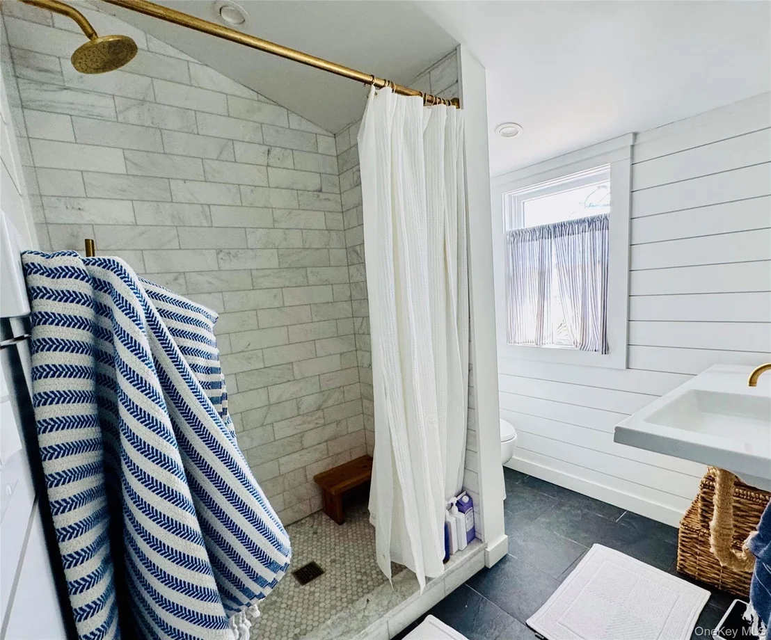 Photo of 106 Oak Beach Road