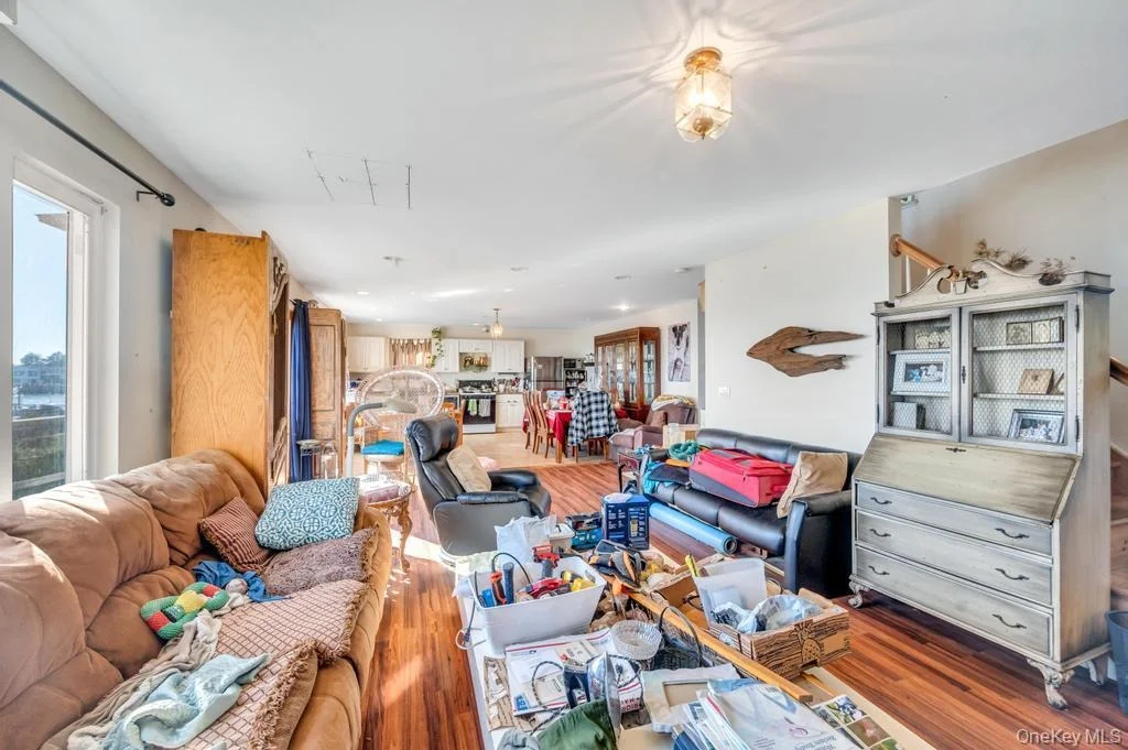 Photo of 3142 Shore Road