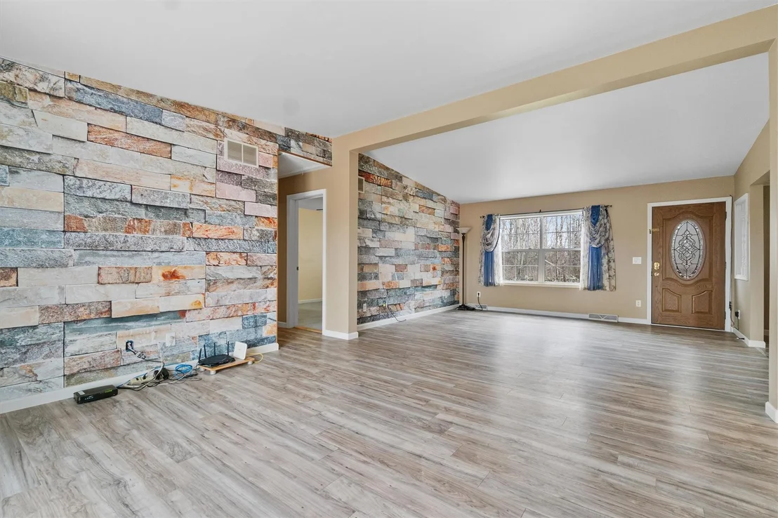 Photo of 371 Fosler Road