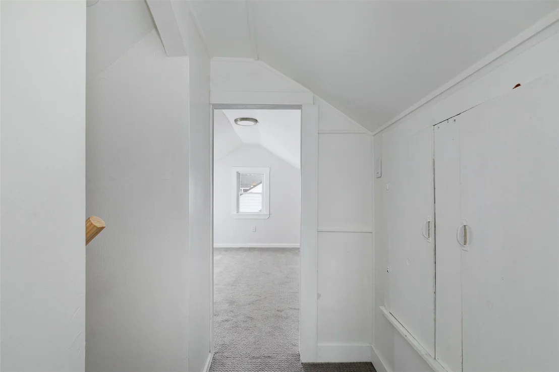 Photo of 305 Violet Avenue