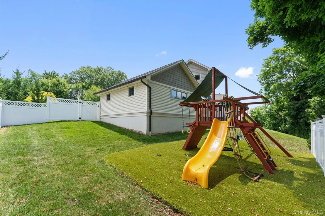 Photo of 2 Castle Hill Close