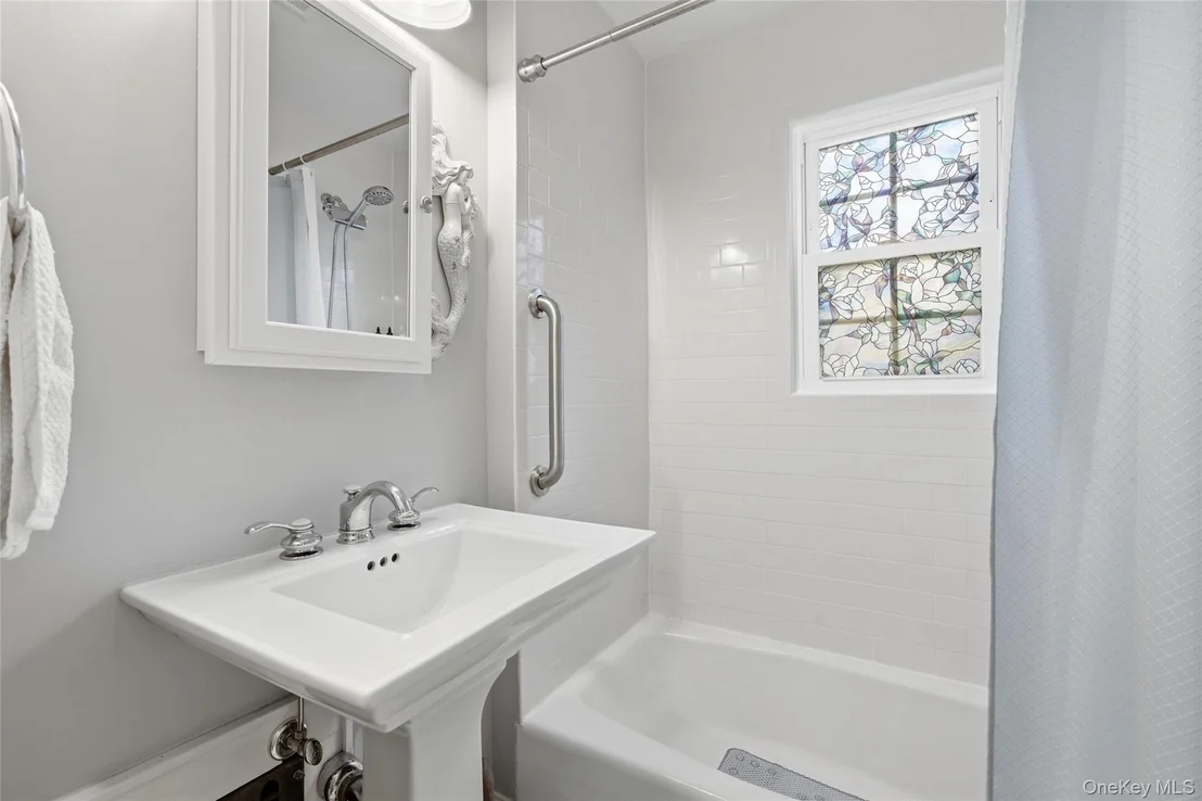 Photo of 544 Lombardy Boulevard