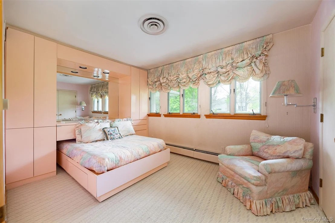 Photo of 42 Yates Boulevard